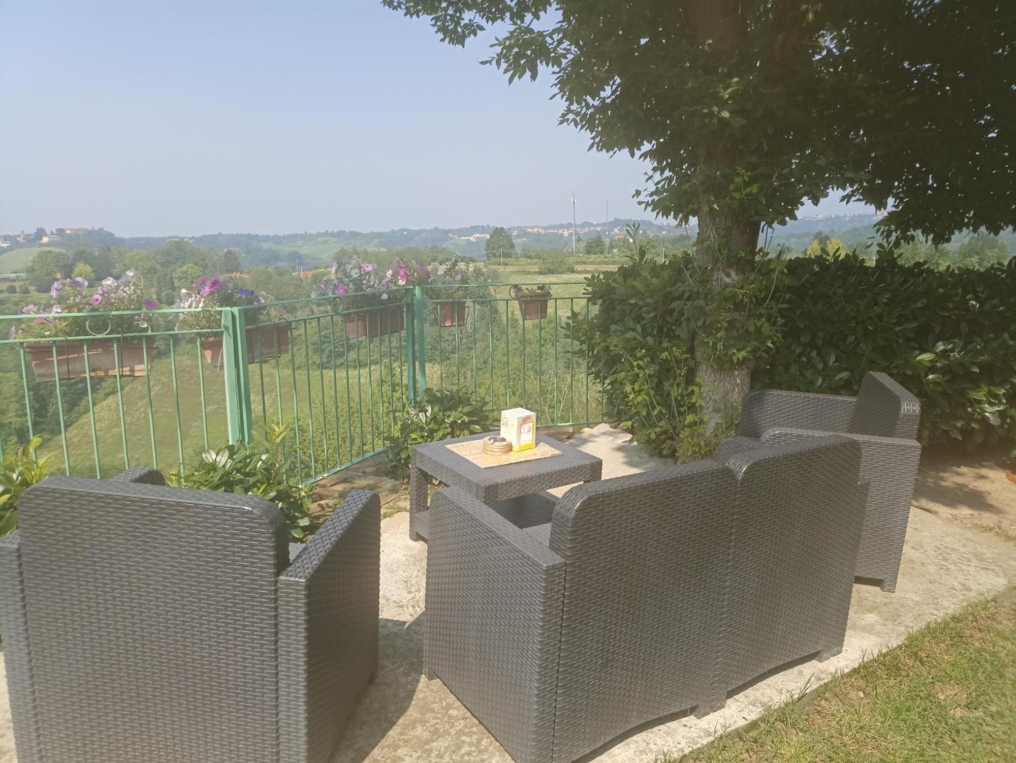 La Terrazza Apartment Asti Exterior photo